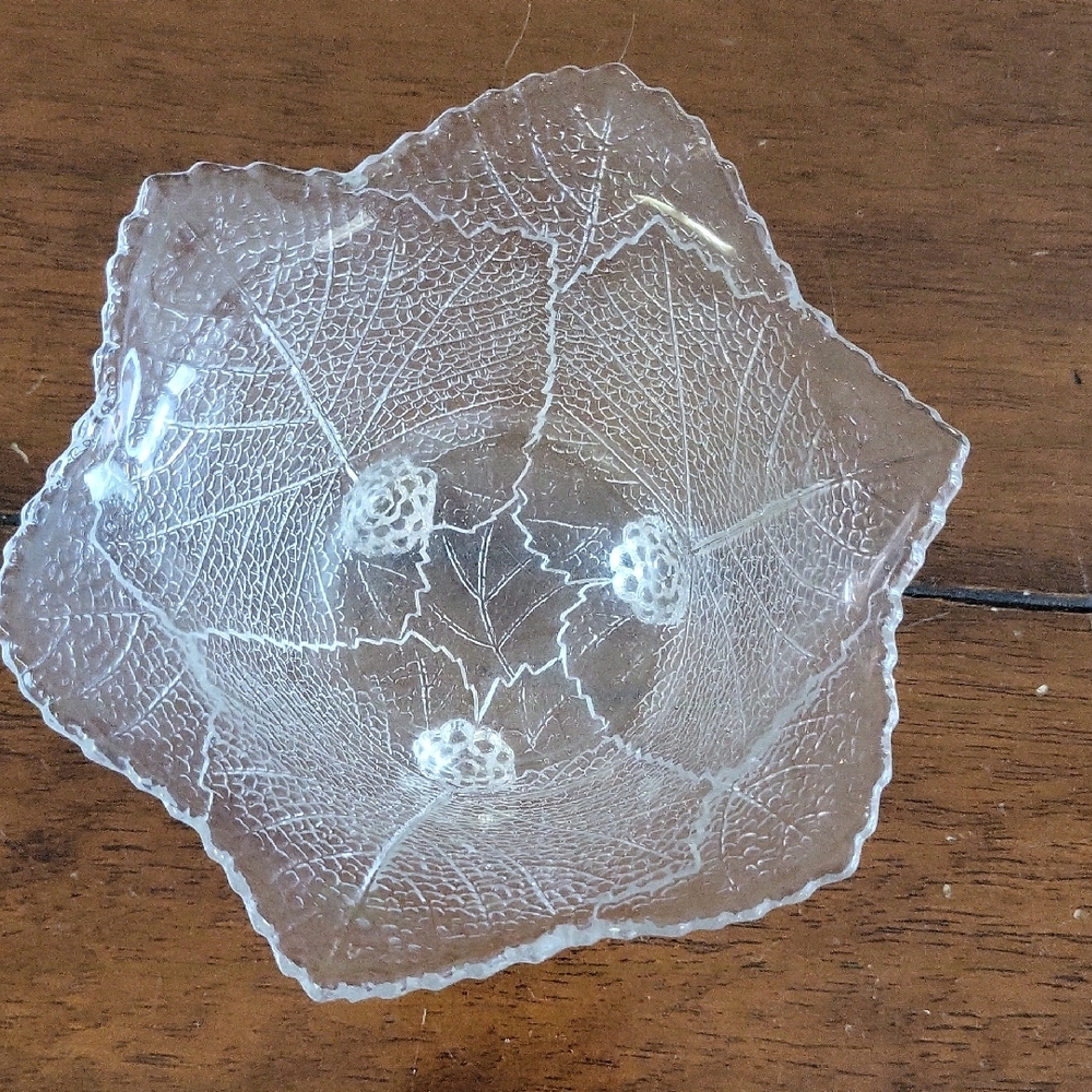 Elegant Clear Glass Leaf Vase